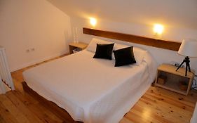 Bonjardim Traveller'S House